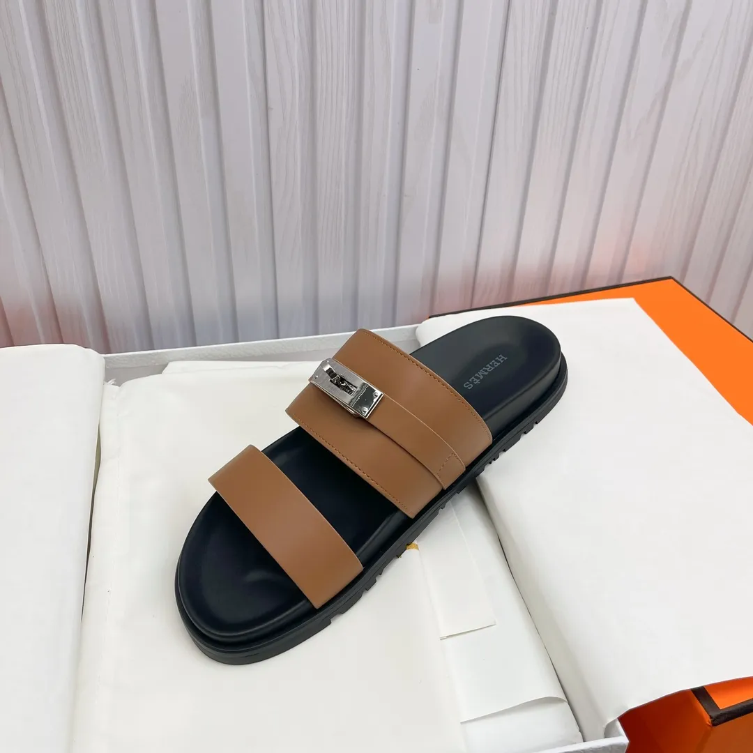 👟👟Ex-factory price 480👟👟 High version of Hermes 🐎The extremely popular couple's second uncle slippers/the latest snake print sandals and slippers, paired with various colorful socks, so trendy!  ———————— Upper: imported cowhide/Lining: imported cowhide Outsole: Tpu non-slip and wear-resistant outsole Female 36-46.